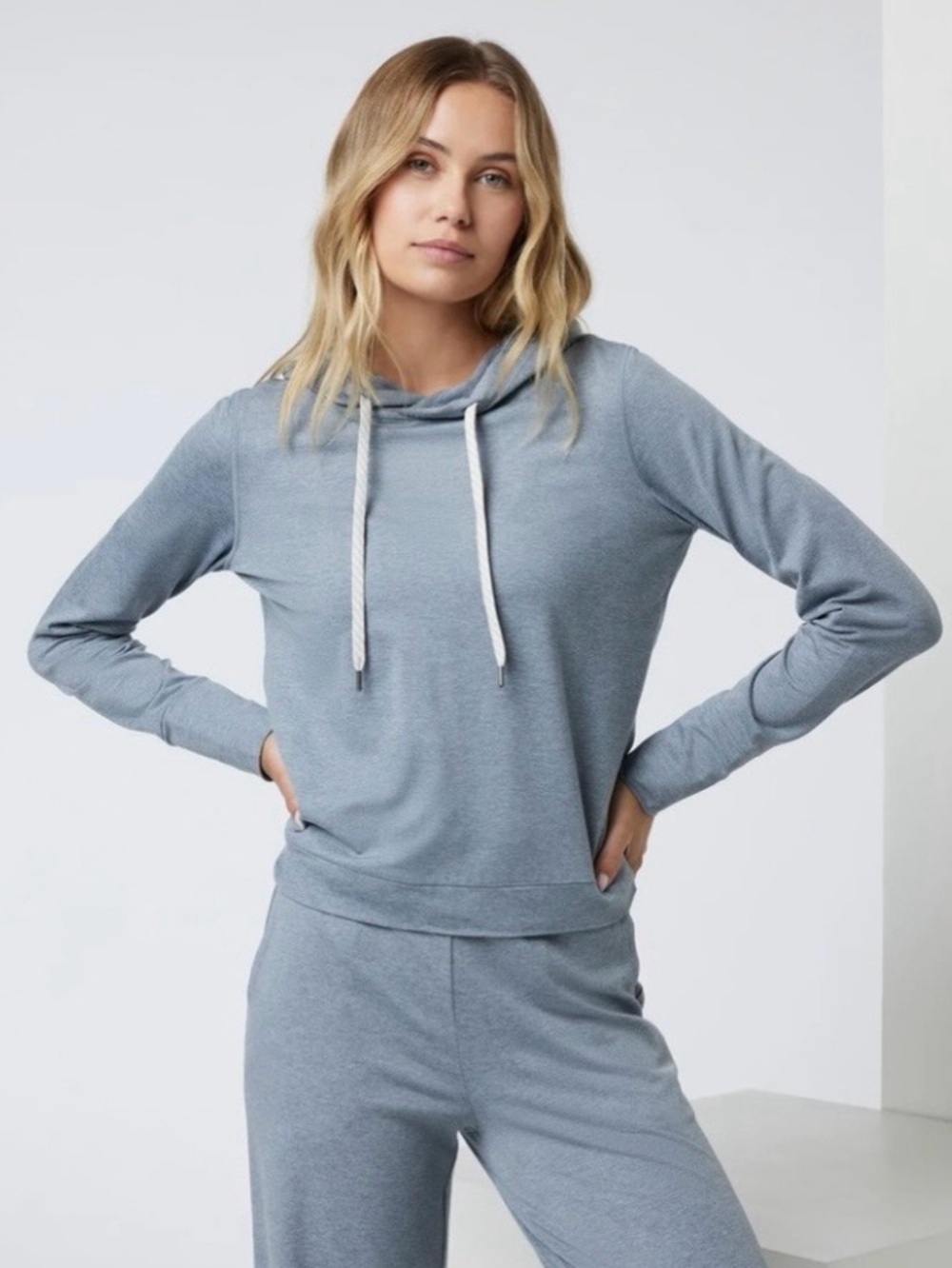 Vuori Halo Essential Hoodie DreamKnit Hooded Pullover Mallorca Heather Blue XS